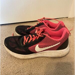 Women’s NIKE sneakers pink and black size 7.5